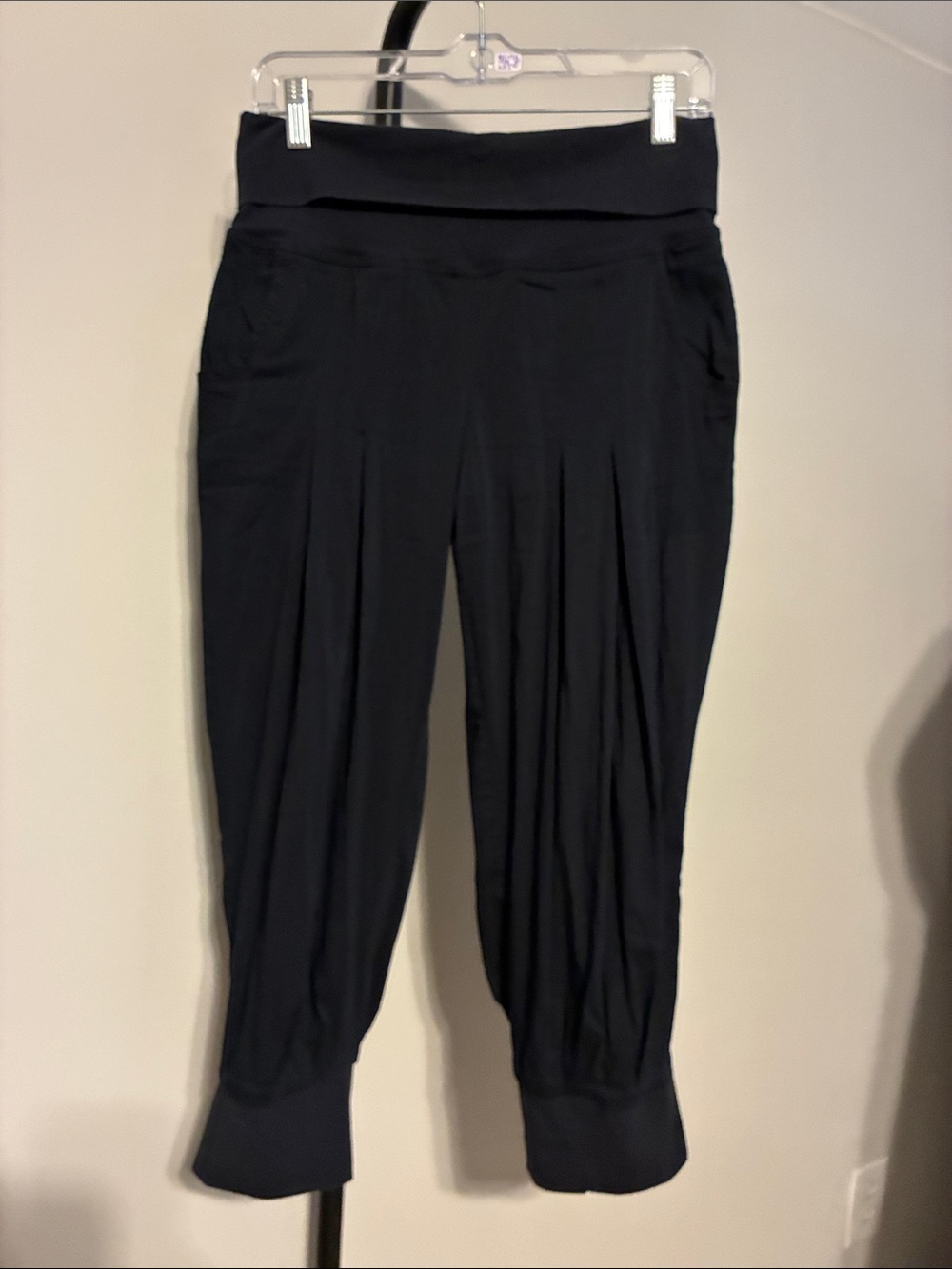 Athleta Black Fold-Top Bloomer Capris Pockets Size Small